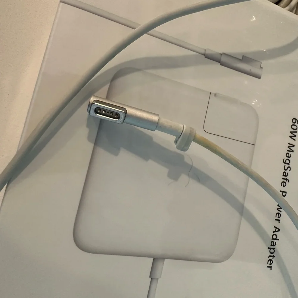 Apple 60W MagSafe Power Adapter
